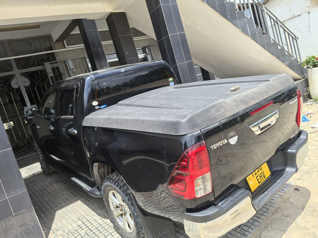 Toyota Hilux double cab with canopy